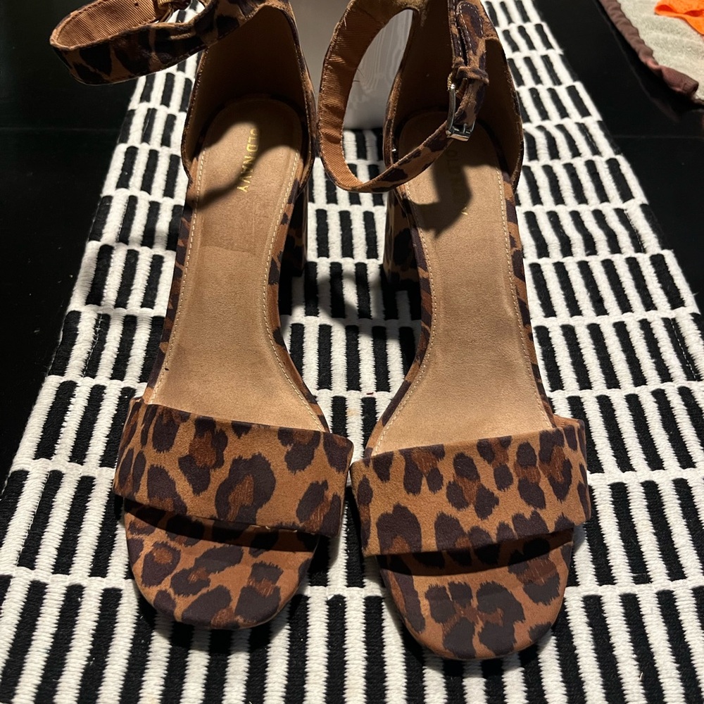 Old Navy Leopard heels - smoke free home worn once